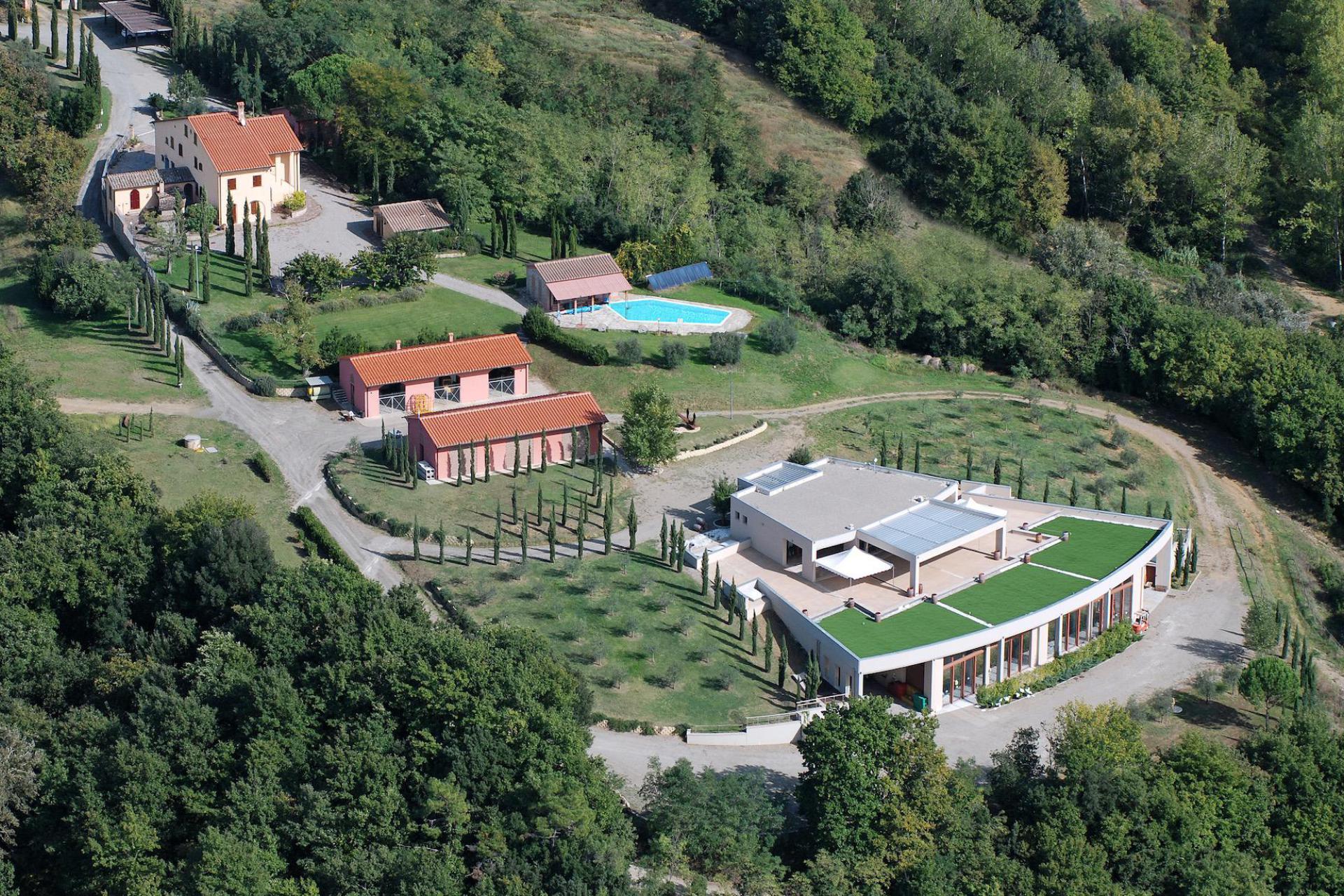 Ferienhäuser und-wohnungen auf Weingut im Herzten der Toskana mit Pool und Tennisplatz