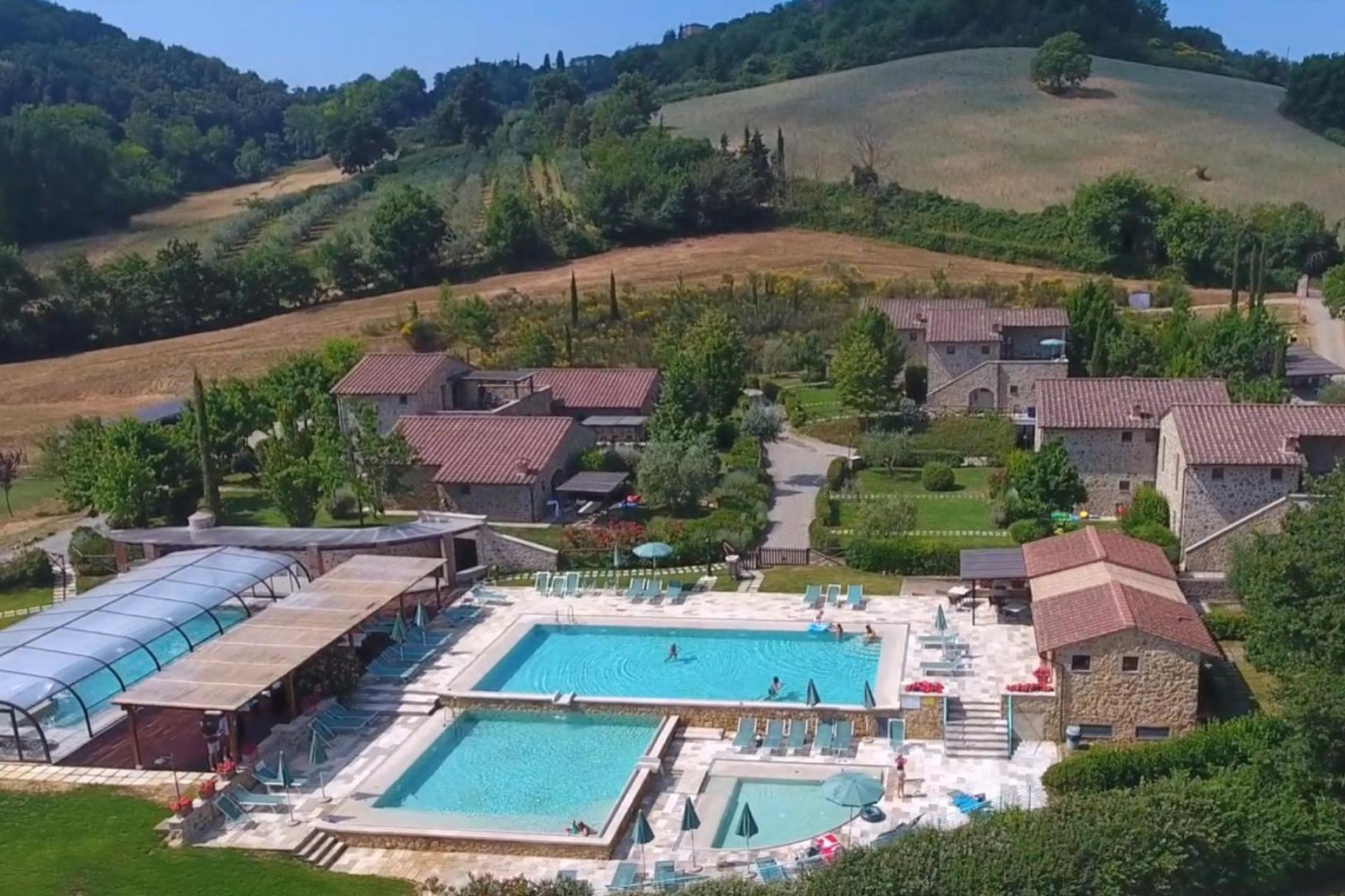 Toskanisches Country Resort mit 4 schönen Pools