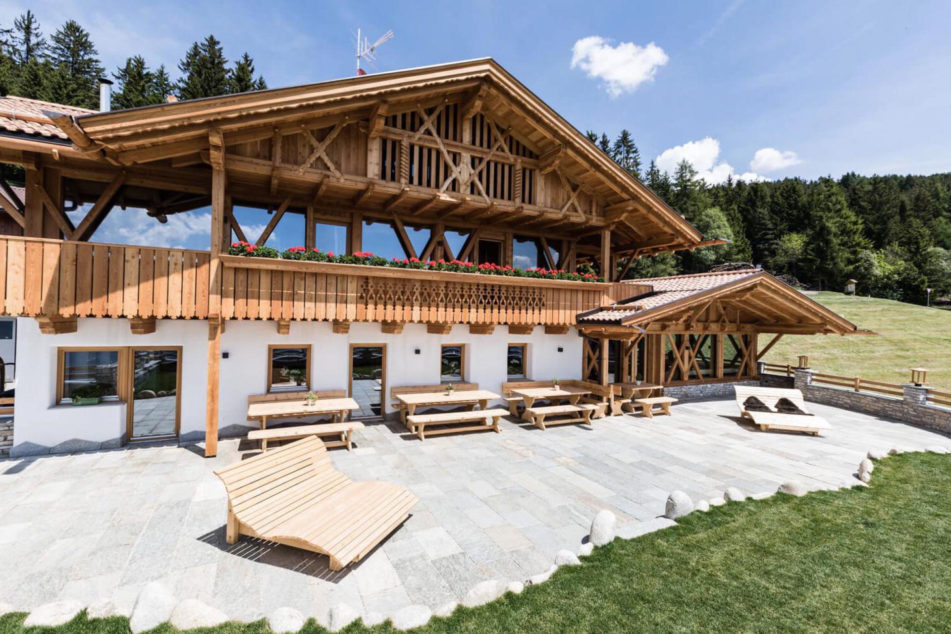 Charakteristischer B&B-Hof in den Dolomiten