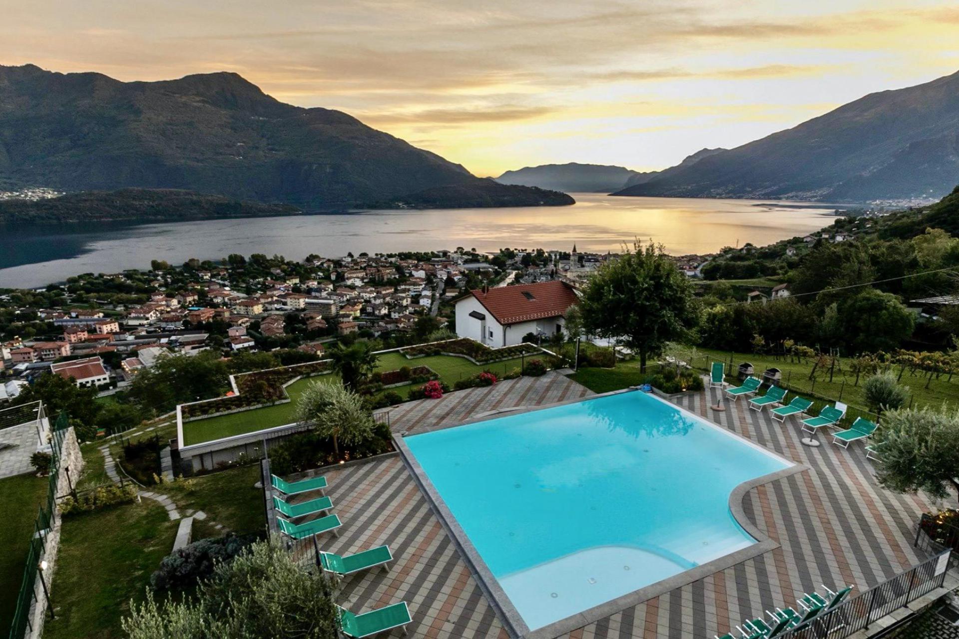 Residenz in der Nähe eines lebhaften Dorfes am Comer See