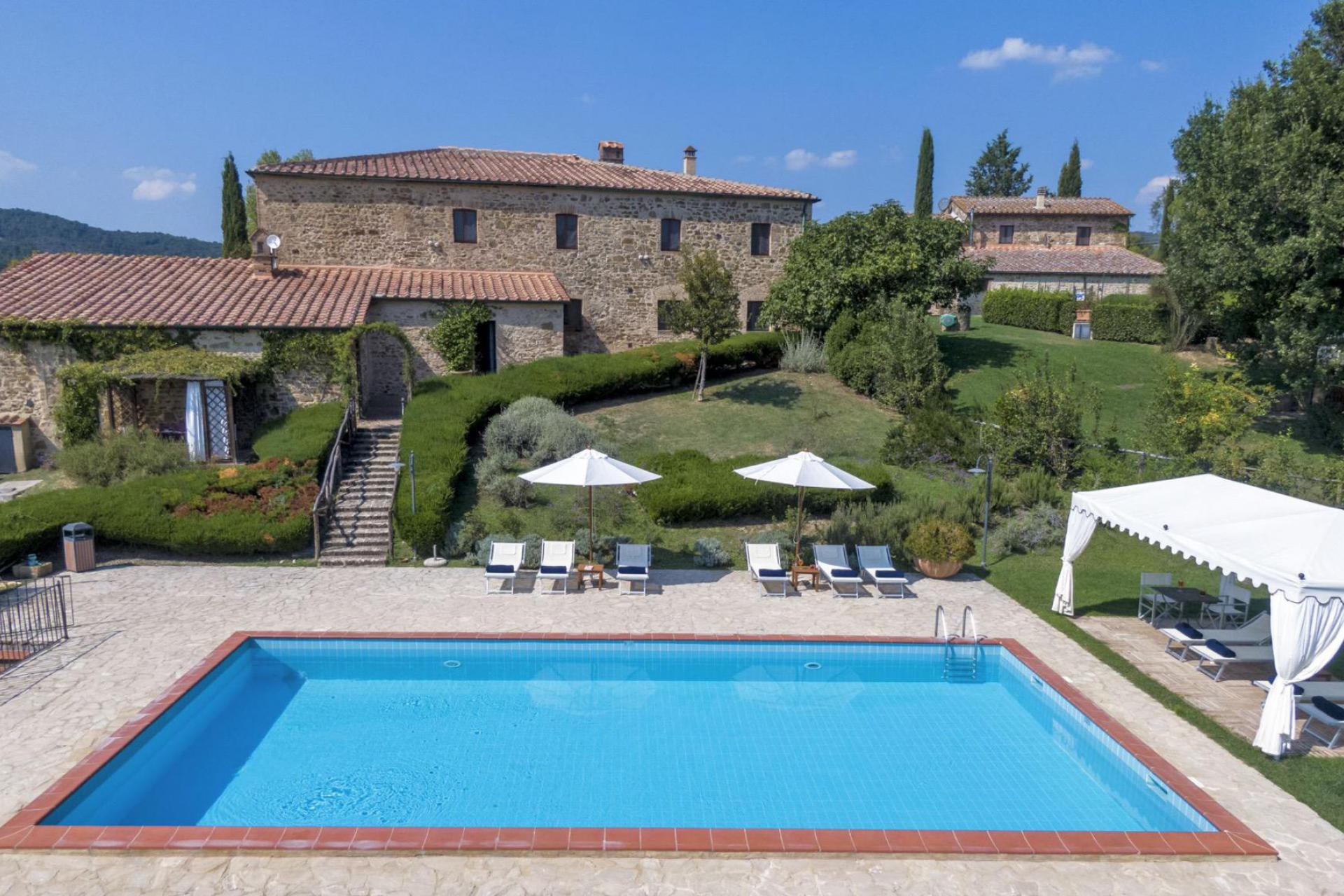 Gastfreundlicher Agriturismo in der toskanischen Landschaft