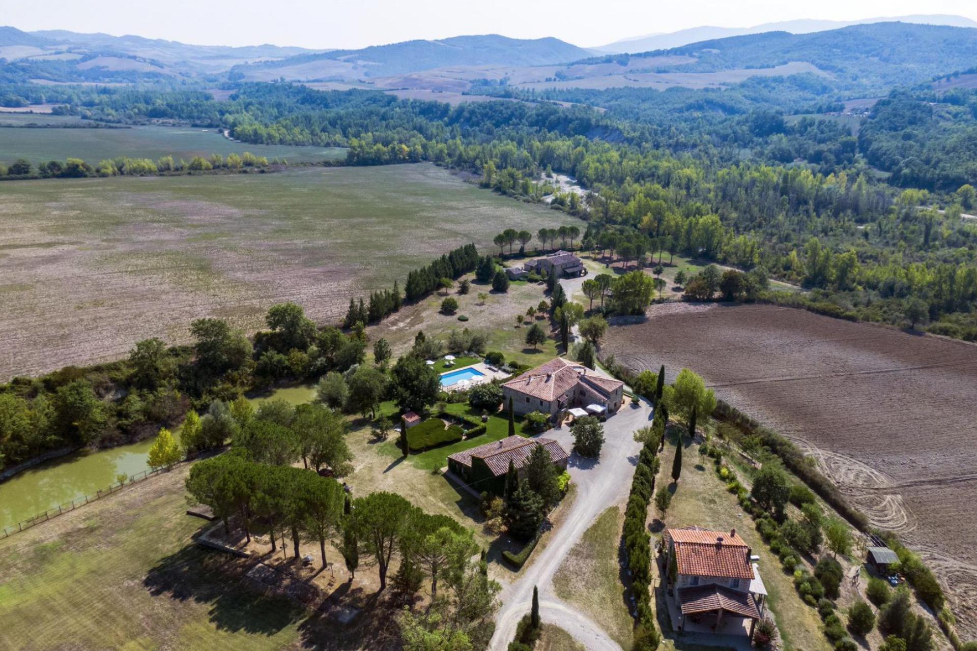 Panoramicly located agriturismo in central Tuscany
