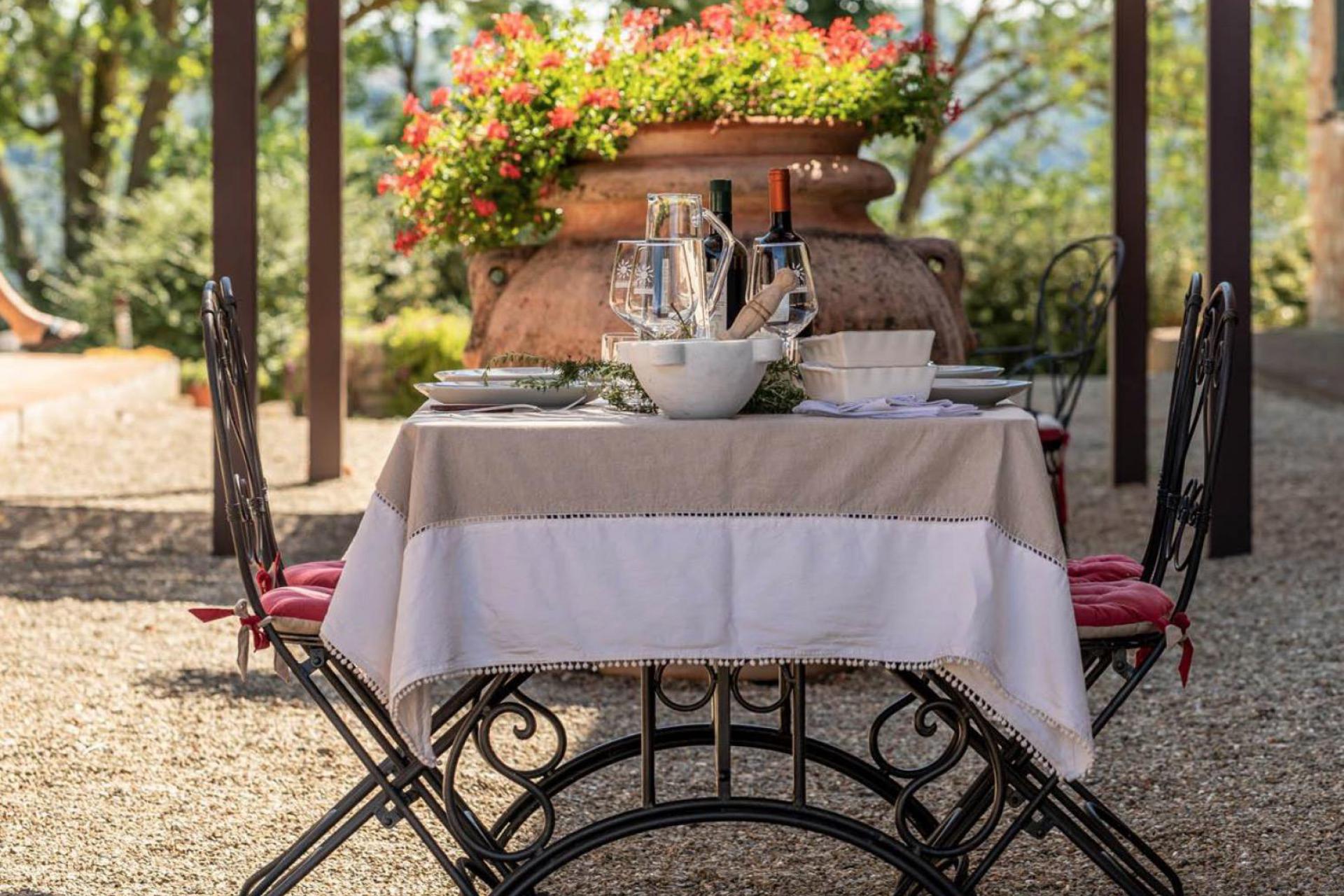 Authentischer Agriturismo mit Weinstube und Pizzaabend