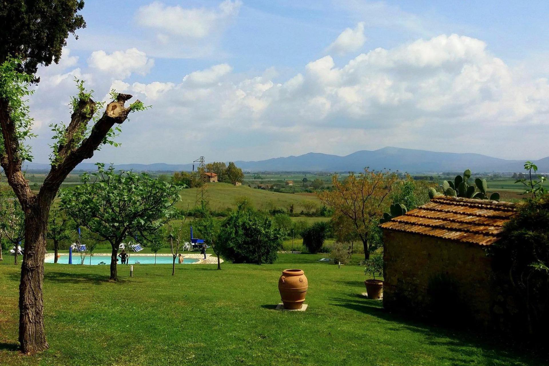 Agriturismo Toskana mit Ferienwohnungen, Olivenbäume und Meernähe