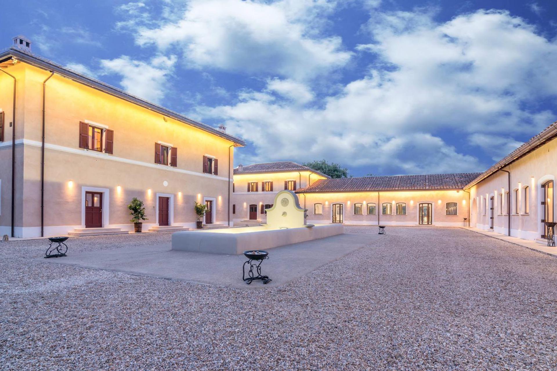Luxus-Agriturismon nähe Rom mit Restaurant und Pool
