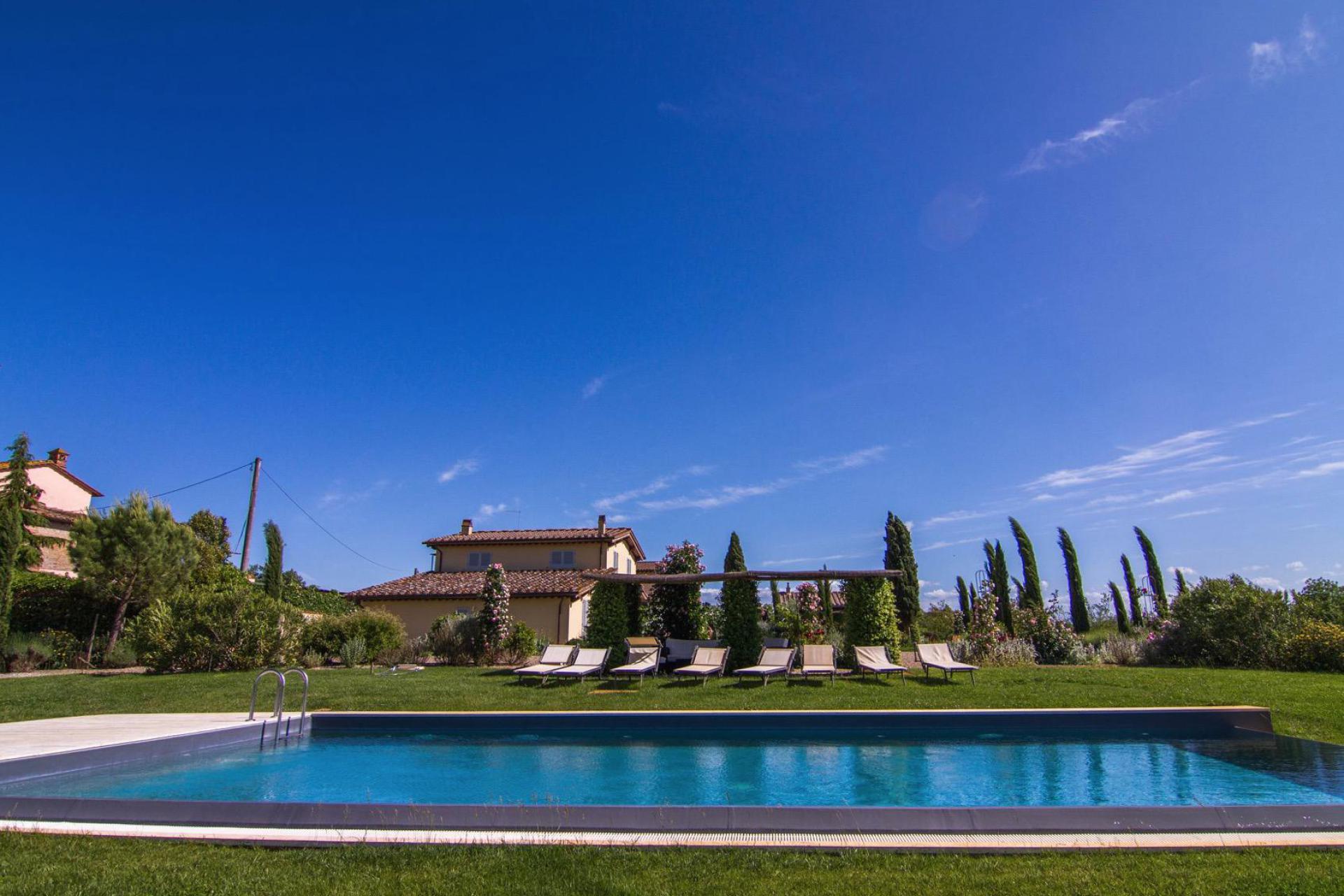 Ferienhaus und FeWo auf luxuriösem Agriturismo bei Siena mit Pool