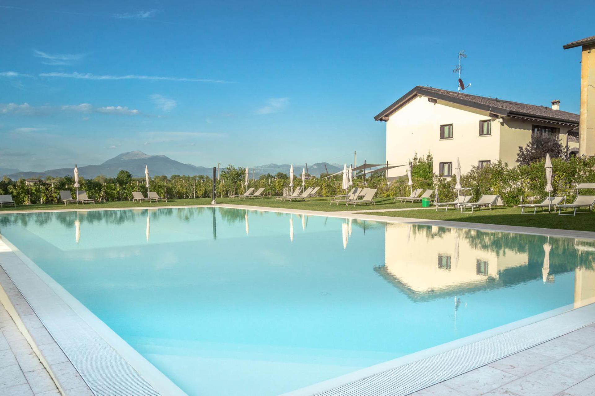 Agriturismo mit Ferienwohnungen Gardasee, mit großem Pool, ideal für Familien