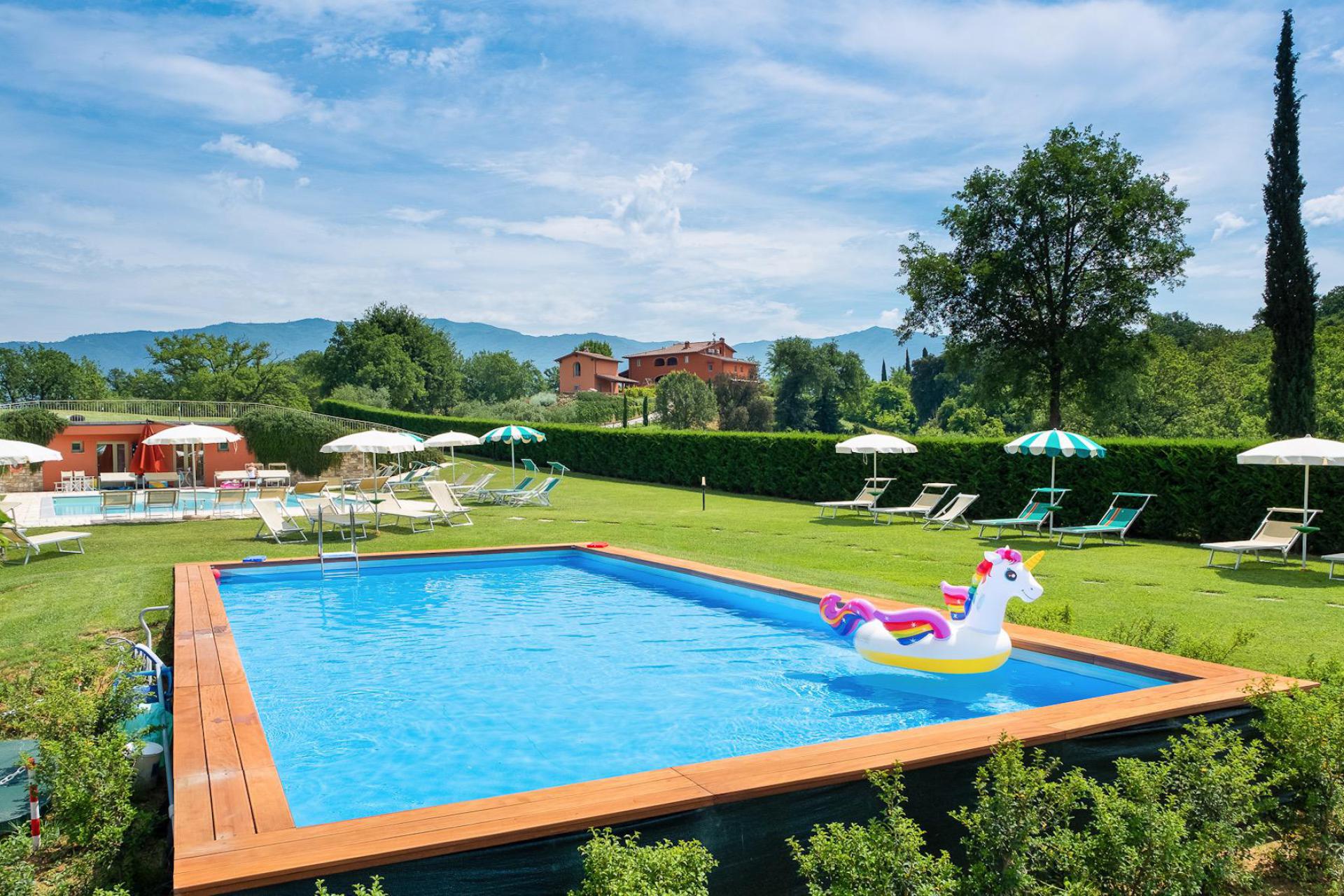 Toskanischer Agriturismo mit Design-Interieur