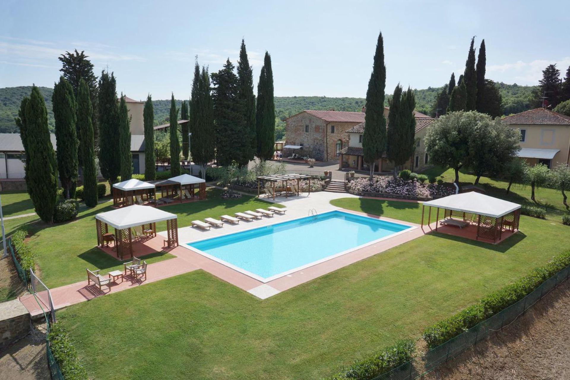 Agriturismo mit Ferienwohnungen und -haus in der Toskana mit Restaurant und Panorama-Weinbar